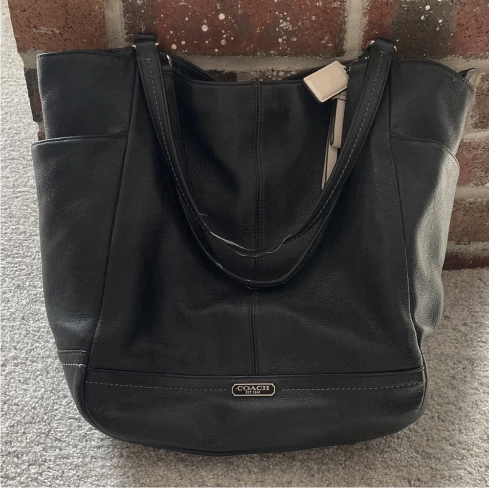 Coach Black Leather Woman’s Tote Bag - Picture 1 of 7